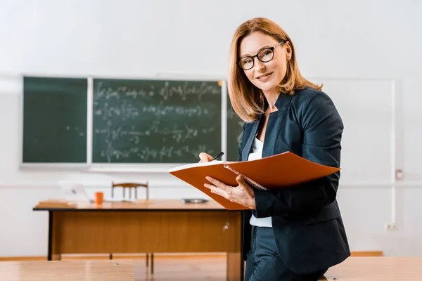 Miss Alessandra Flores Pinedo, tutora de 5 años